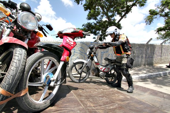 Rigor com as motos cinquentinhas no Recife