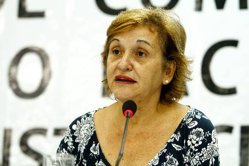 Silvia Cordeiro ministra palestra no auditório do Centro de Artesanato - Crédito: Marcos Pastich/PCR 