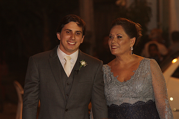O noivo Daniel Asfora e a mãe Maria Margareth Asfora. Crédito: Roberto Ramos/DP