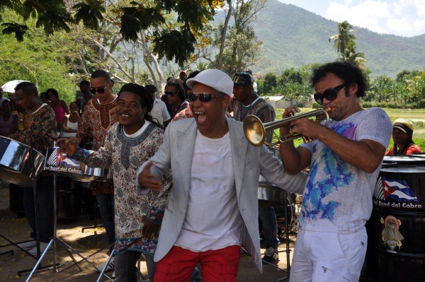 Maestro Forró com a Steel Band del Cobre - Crédito: Héllyda Cavalcanti/Divulgação