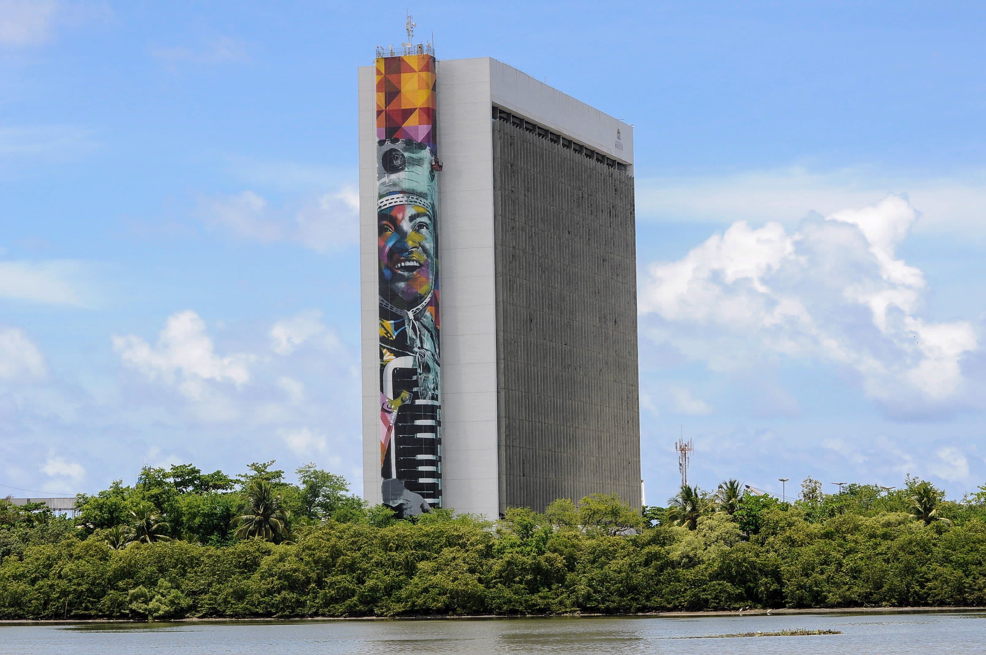 Mural de Eduardo Kobra, artista plastico, na sede da Prefeitura do Recife - Crédito: Irandi Souza/PCR