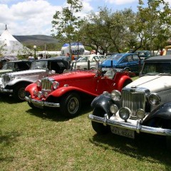 Shopping recebe exposição de carros antigos e novos