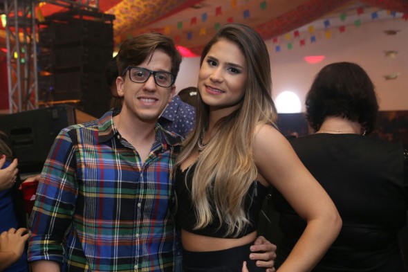 O produtor Felipe Lucena com Duda Teixeira no São João Infinito, na Arcádia de Apipucos