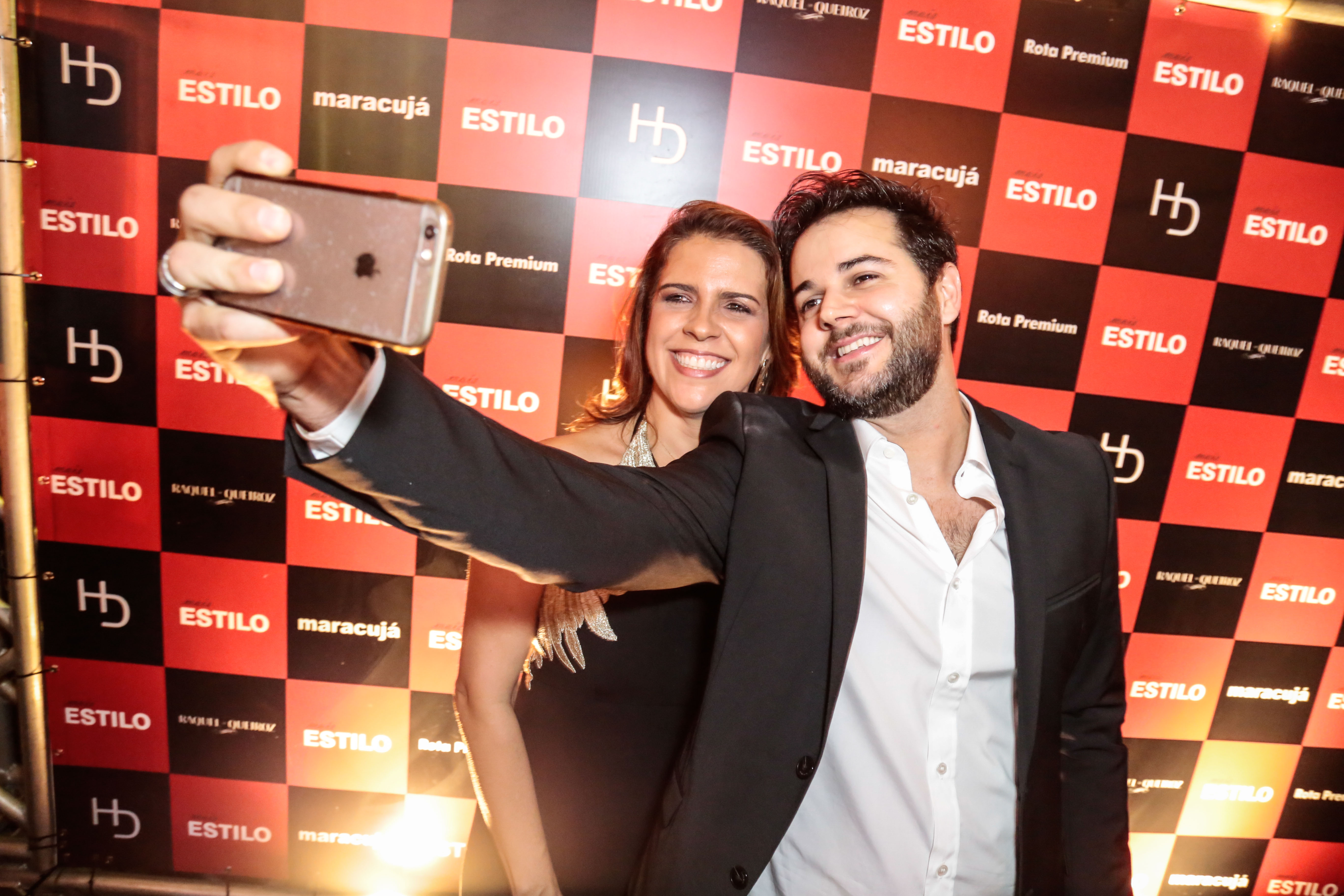 Momento selfie: Cristina Melo e Heracliton Diniz - Crédito: Gleyson Ramos/Divulgação