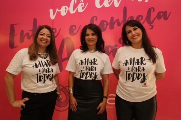 Ione Costa, do Instituto Shopping Recife - que realiza a campanha - ladeada pela presidente e vice da AMAR: Polyana Dias e Daniela Rorato. Crédito: Nando Chiappetta / DP 