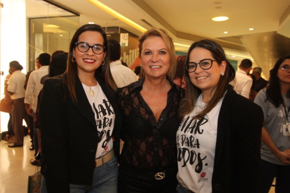 Juliana, Verônica e Eduarda Queiroz. Crédito: Nando Chiappetta / DP 