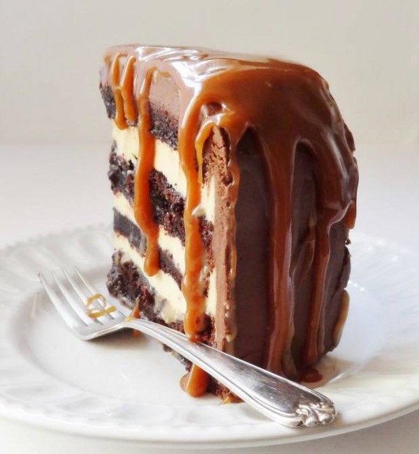 Torta de chocolate com caramelo salgado - Crédito: Reprodução/Facebook