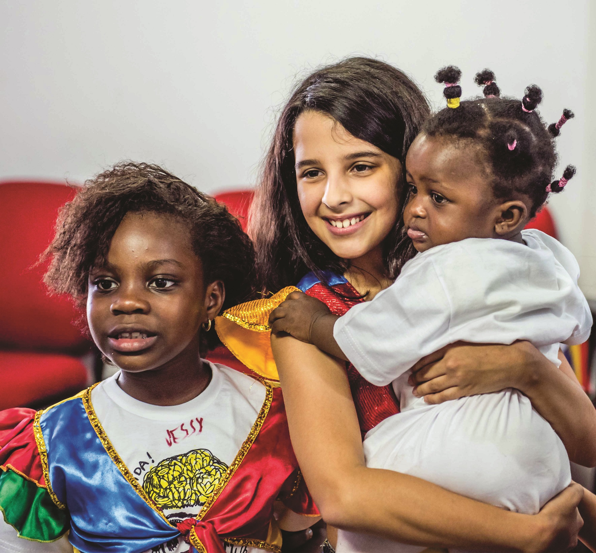 sophia-com-criancas-refugiadas