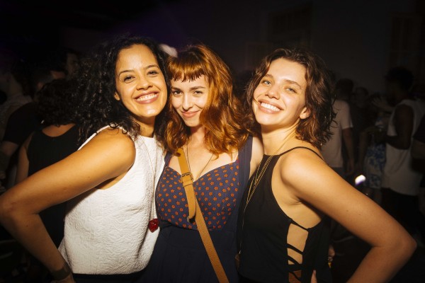 Maeve Jinkings, Gio Simões e Bruna Linzmeyer - Crédito: Lana Pinho/Divulgação
