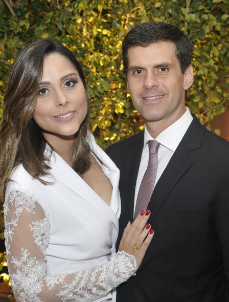 Presidente da Ademi Carlos Tinoco ao lado da esposa Vanessa. Crédito: Divulgação 