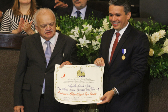 Felipe Carreras recebe mérito Turismo Governador Carlos Wilson - Crédito: Roberto Ramos/DP