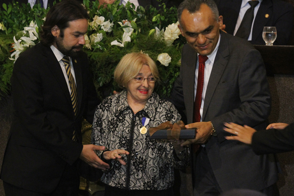 Professora Terezinha Teixeira Coelho recebe mérito Educacional Paulo Freire - Crédito: Roberto Ramos/DP