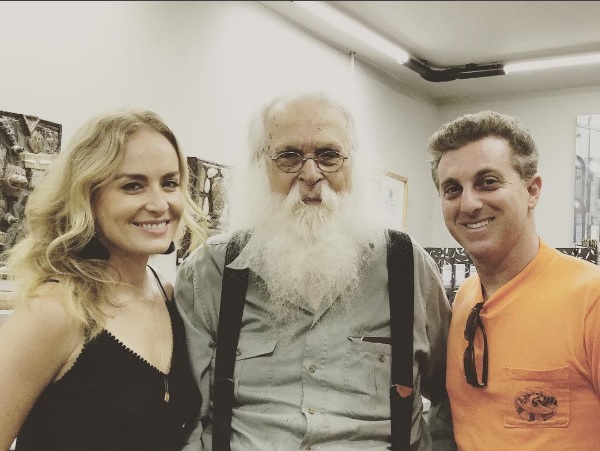 Angélica e Huck com Francisco Brennand - Crédito: Reprodução/Instagram