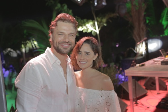 Cássio Reis e Fernanda Vasconcelos no Pé na Areia - Crédito: Celo Silva / Divulgação