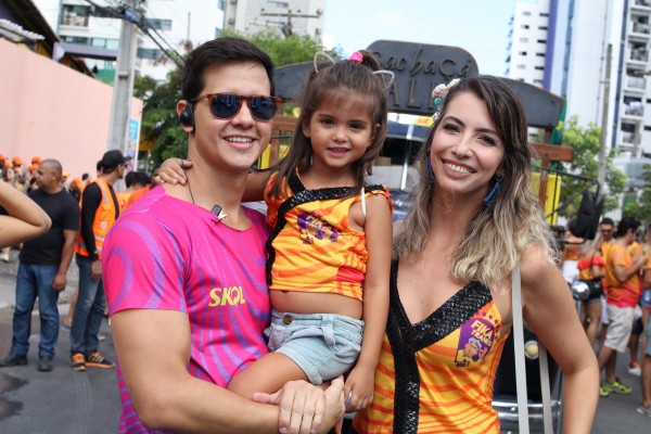 Ulyesses Pernambucano e Priscilla Leão com a pequena Mel - Crédito: Luiz Fabiano/Divulgação