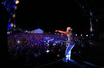 Camarote Parador encerra com show eletrizante de Bell Marques