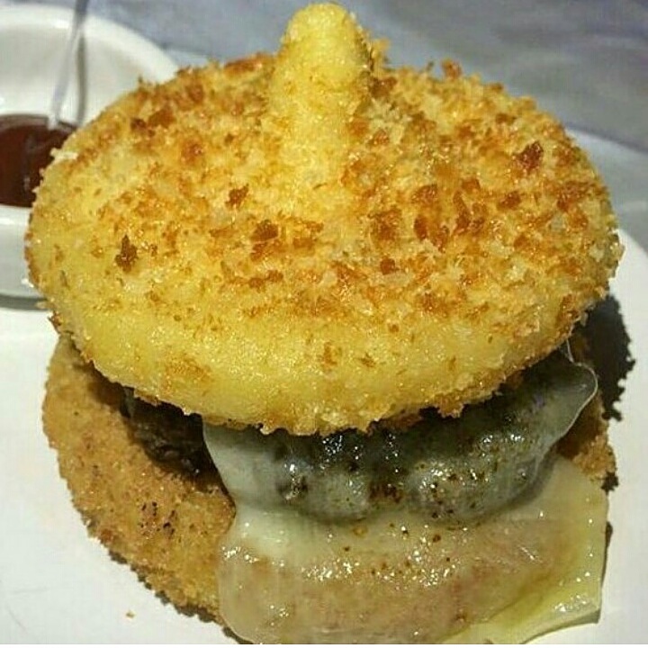 O famoso hambúrguer de coxinha - Crédito: Reprodução/ Instagram