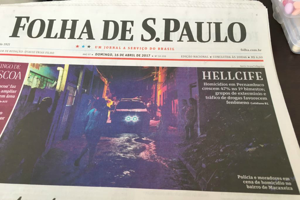 A chamada na capa fala de "Hellcife" - Crédito: Reprodução/Folha de S.Paulo