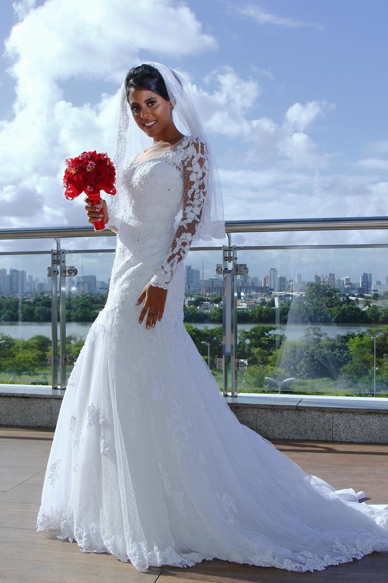 A Miss Eco Pernambuco, Jéssyca Dantas, posa com vestido da Vert Rouge Sophistiqué - Crédito: Shilton Araujo/Esp.D