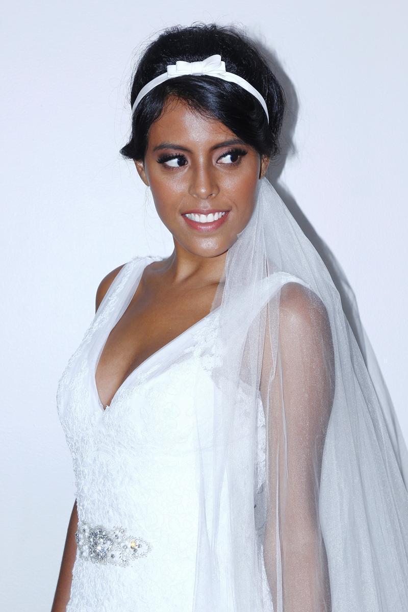 O decote em V é uma das três tendências desta temporada no universo das noivas - Crédito: Shilton Araujo/Esp.DP