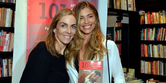 Patricia Kogut recebeu Grazi Massafera em noite de lançamento do seu livro - Crédito: Cristina Granato/Divulgação
