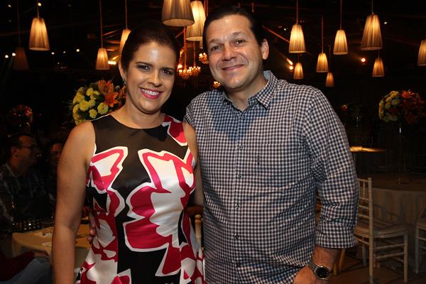 O prefeito Geraldo Julio e a primeira-dama Cristina Mello - Crédito: Roberto Ramos / DP