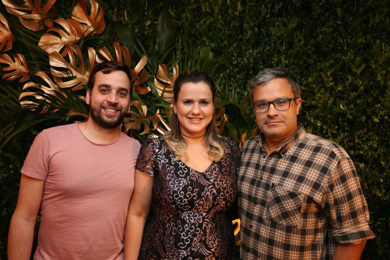 Yuri Bruscky, gerente de eventos, Janaína Guerra e Luciano Lacerda - Crédito: Divulgação