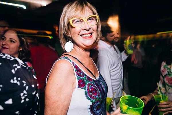 Rita Freitas, mãe do produtor Lucas Logiovine, prestigiou a festa do filho - Crédito: Divulgação