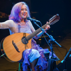 Tetê Espíndola apresenta novo disco no Recife