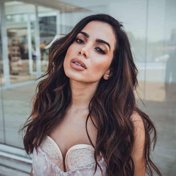 Peças gigantes de xadrez espalhadas por cidades do Brasil anunciam novo  clipe de Anitta