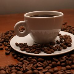 Beber café reduz risco de morte, diz estudo