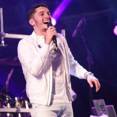 Jonas Esticado faz show de três horas no Recife