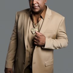 Raça Negra e José Augusto se apresentam no Classic Hall