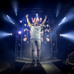 Garota White promete agitar o Recife na véspera do feriado