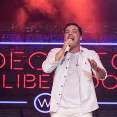 Garota White lotou Classic Hall na véspera do feriado