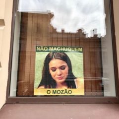 Brasileiros espalham cartazes de Bruna Marquezine na Rússia: “Não machuquem o mozão”