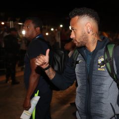 Neymar muda o visual para partida contra o México