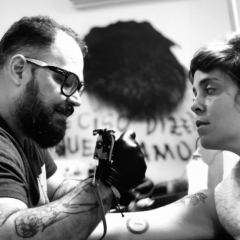 Artista plástico Mozar Santos assina flash tattoo na UrbanArts