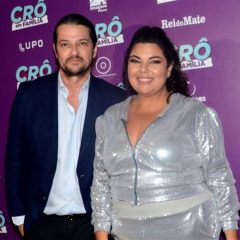 Marcelo Serrado e Fabiana Karla marcam presença na pré-estreia do filme Crô em Família no Shopping Recife