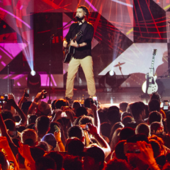 Banda Maneva e Cinthia Luz agitam feriado em Maracaípe