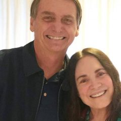Regina Duarte visita Jair Bolsonaro em seu condomínio na Barra