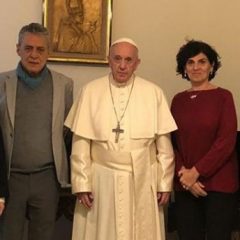 Chico Buarque entrega documento ao Papa Francisco sobre perseguição judicial na América Latina
