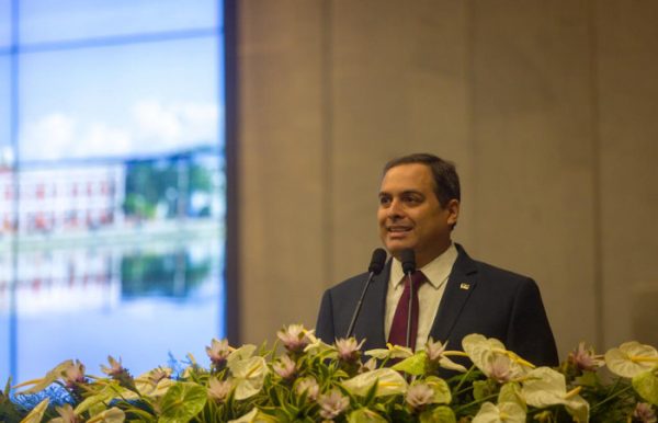 Paulo Câmara toma posse de segundo mandato como governador