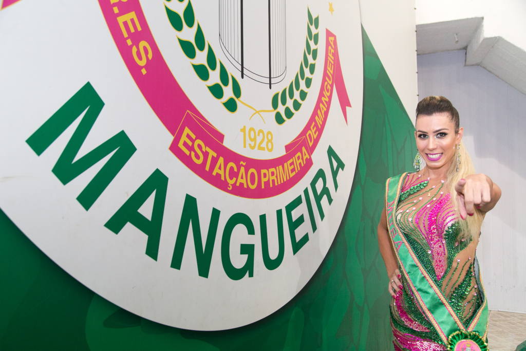 Escola de samba Mangueira apresenta primeira musa transexual