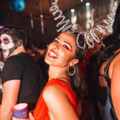 Fantasias luxuosas e muito axé deram o tom do Carvalheira Fantasy