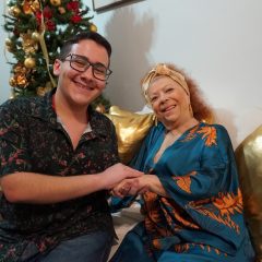 Sambista de 17 anos lança clipe com última participação Beth Carvalho