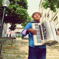 Mestre Gennaro traz o Forró Pé de Serra em apresentações juninas
