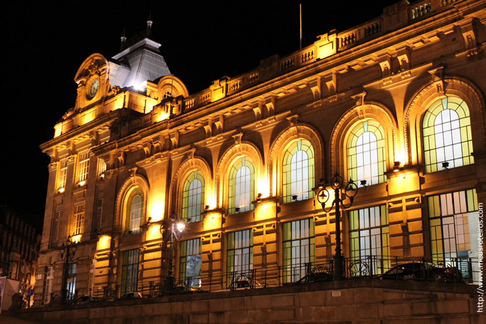 A belíssima estação de trem de São Bento no Porto