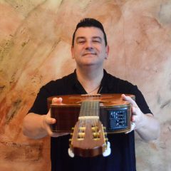 André Rio mostra novo projeto antes de embarcar para Europa