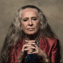 Maria Bethânia apresenta canções inéditas na turnê Claros Breus